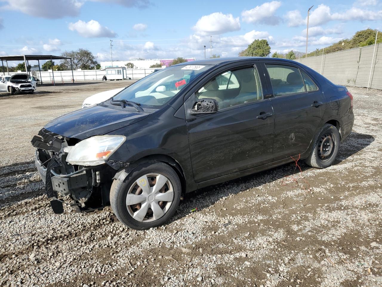 2012 Toyota Yaris - Image 1