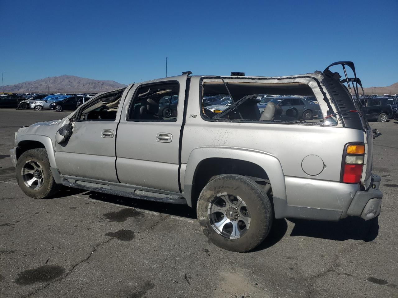 2004 Chevrolet Suburban - Image 2