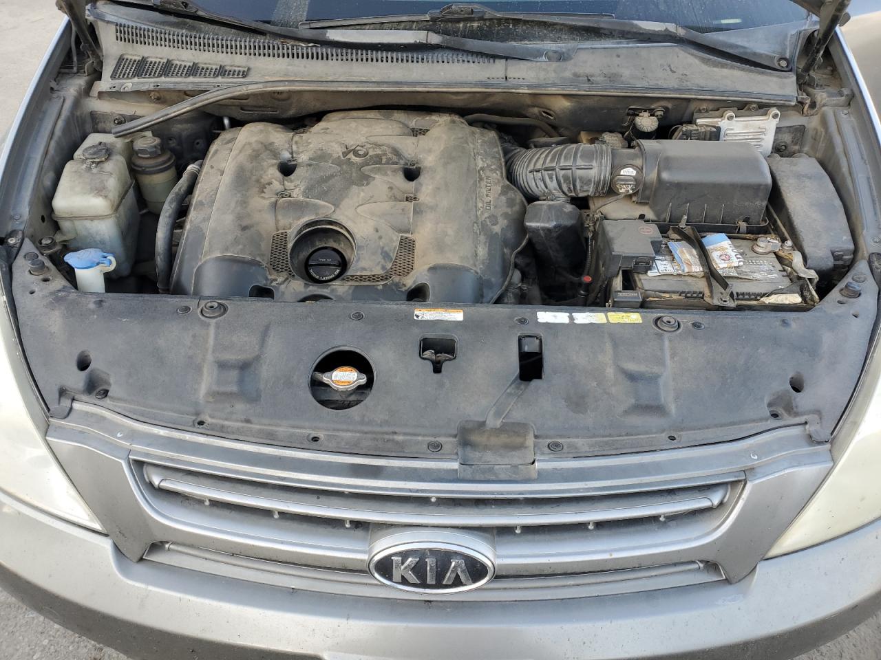 2010 Kia Sedona - Image 12