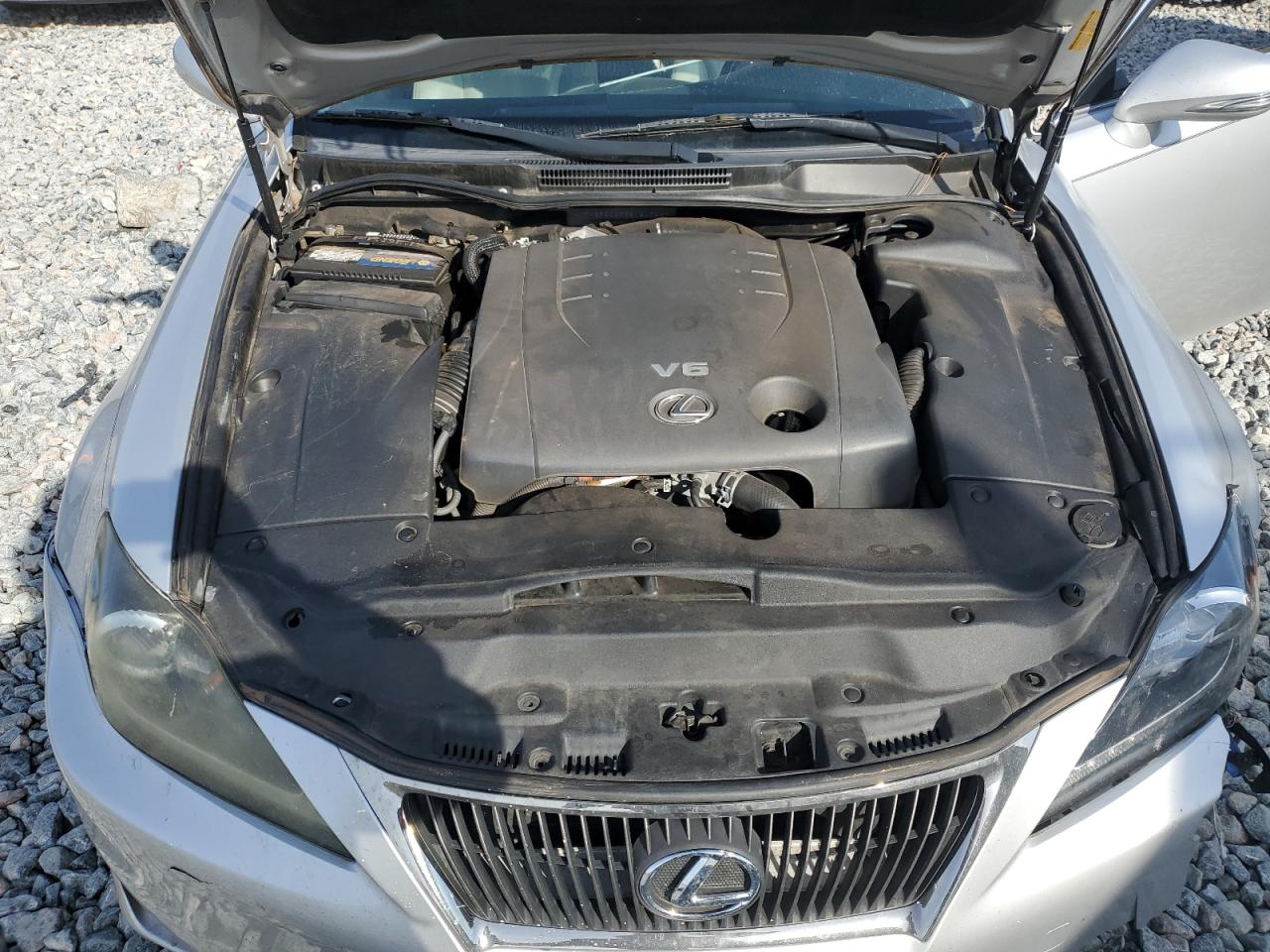 2011 Lexus IS - Image 11
