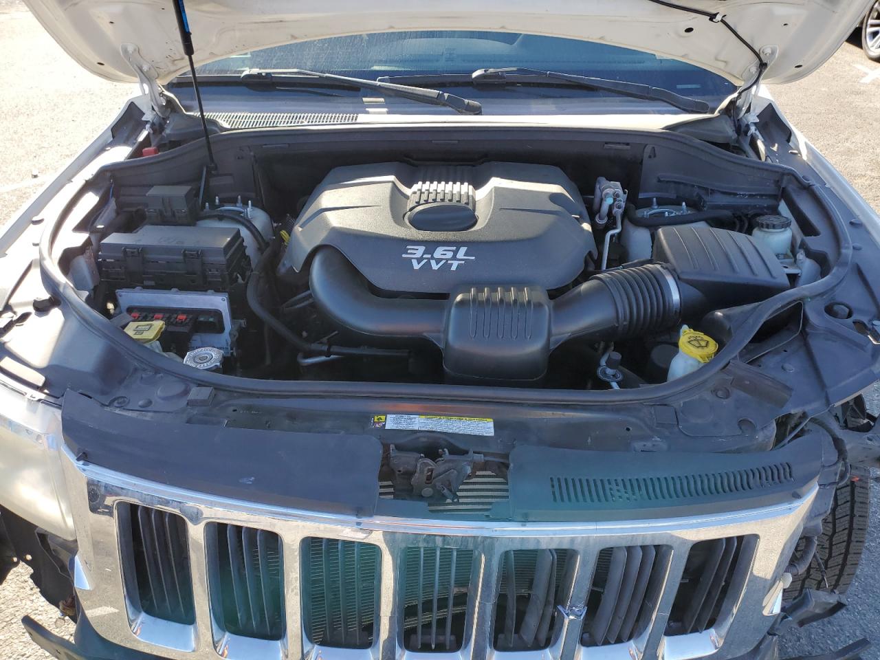 2012 Jeep Grand Cherokee - Image 14