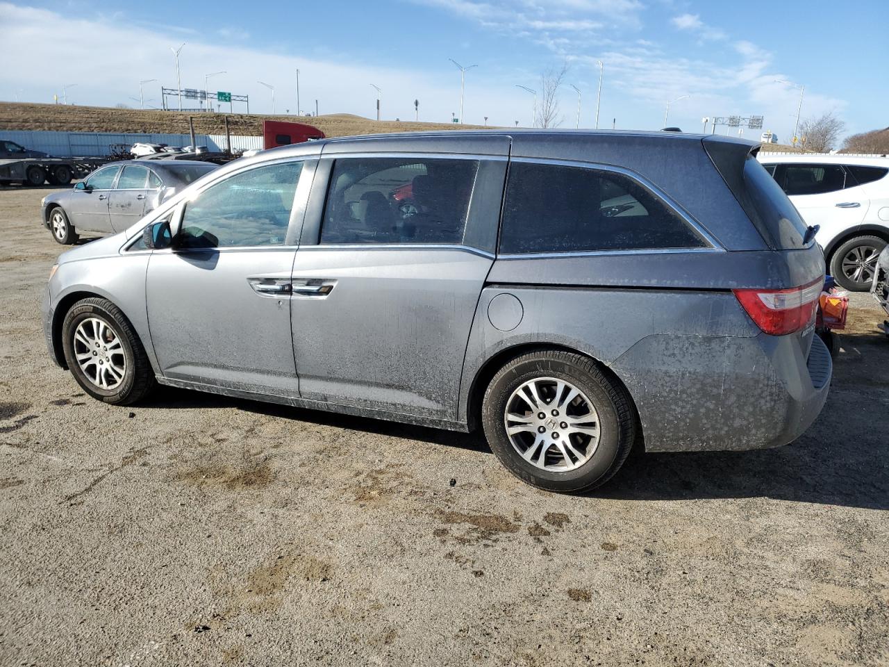 2011 Honda Odyssey - Image 2