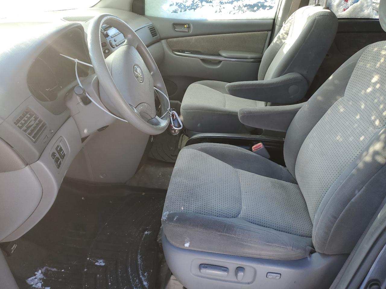 2009 Toyota Sienna - Image 7