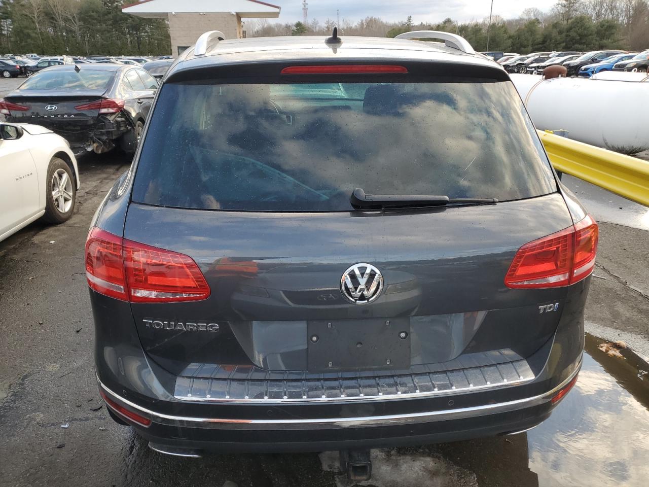 2016 Volkswagen Touareg - Image 6