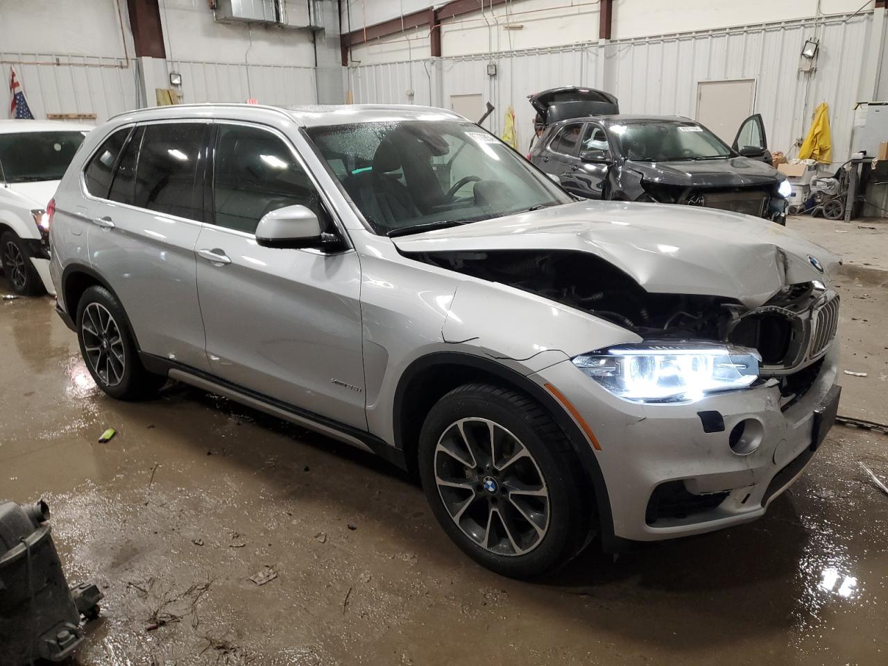 VIN 5UXKR0C52H0V65768 2017 BMW X5 no.4