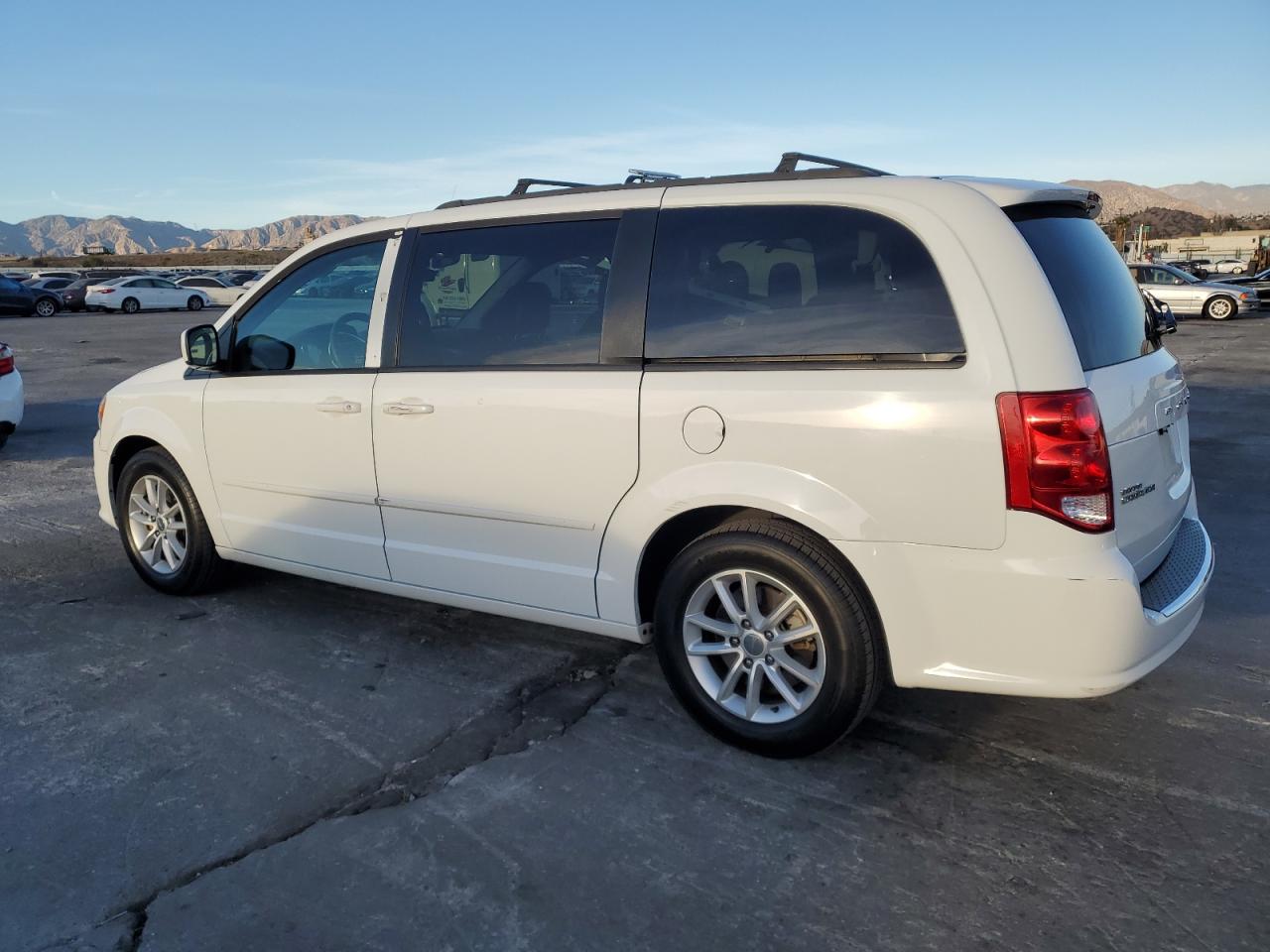 2015 Dodge Caravan - Image 2