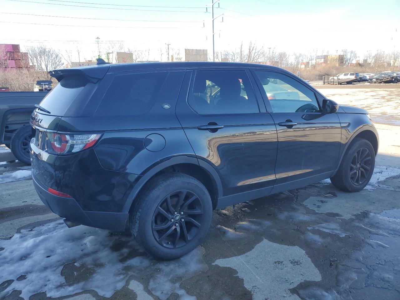 2016 Land Rover Discovery - Image 3