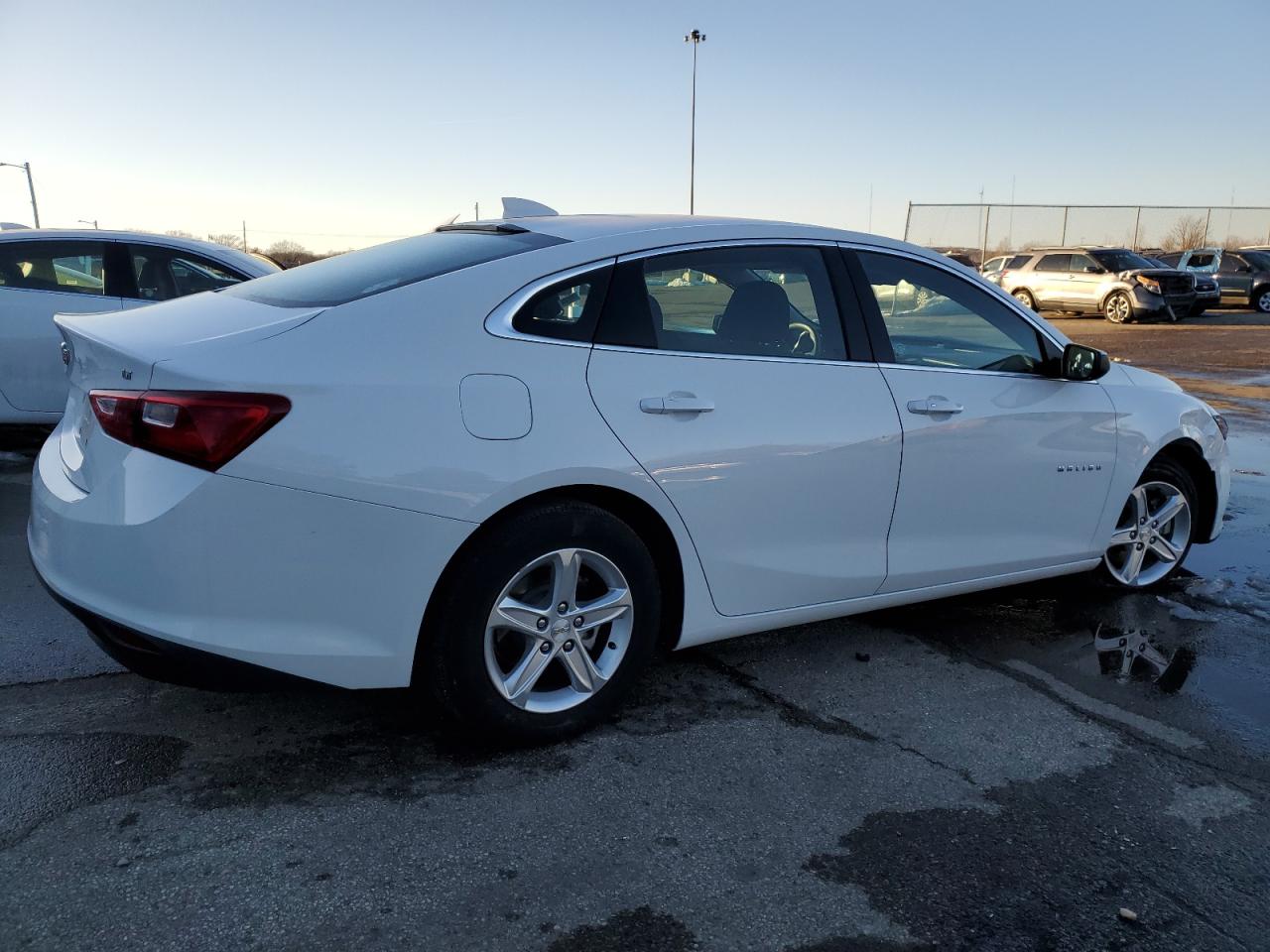 2023 Chevrolet Malibu - Image 3