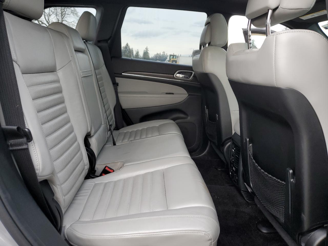 2018 Jeep Grand Cherokee - Image 12