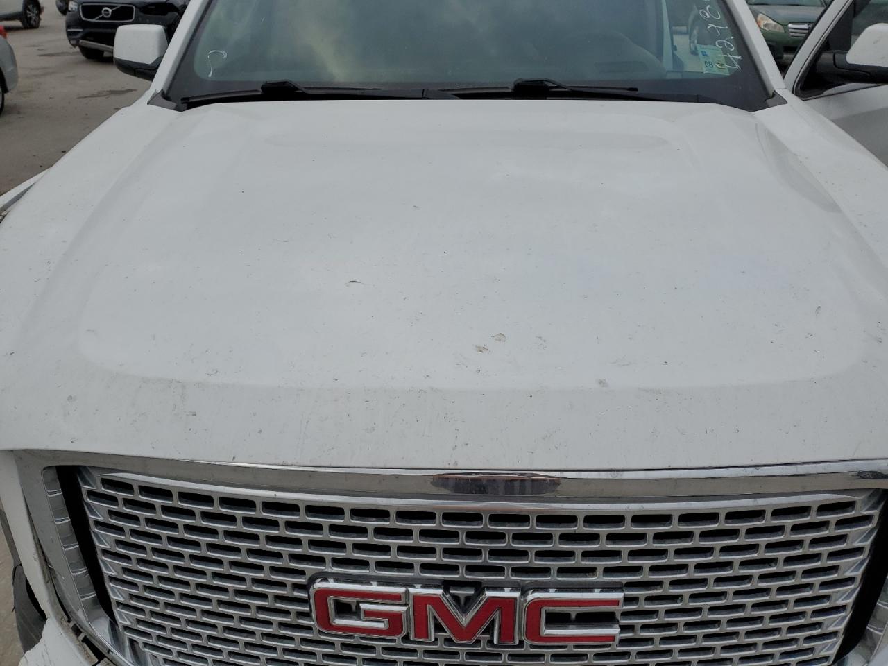 2016 GMC Yukon - Image 12