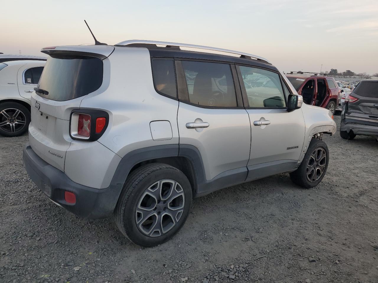 2015 Jeep Renegade - Image 3