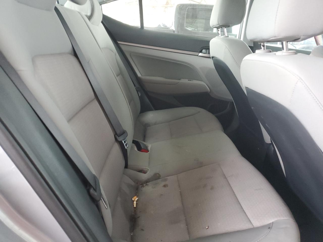 2017 Hyundai Elantra - Image 10