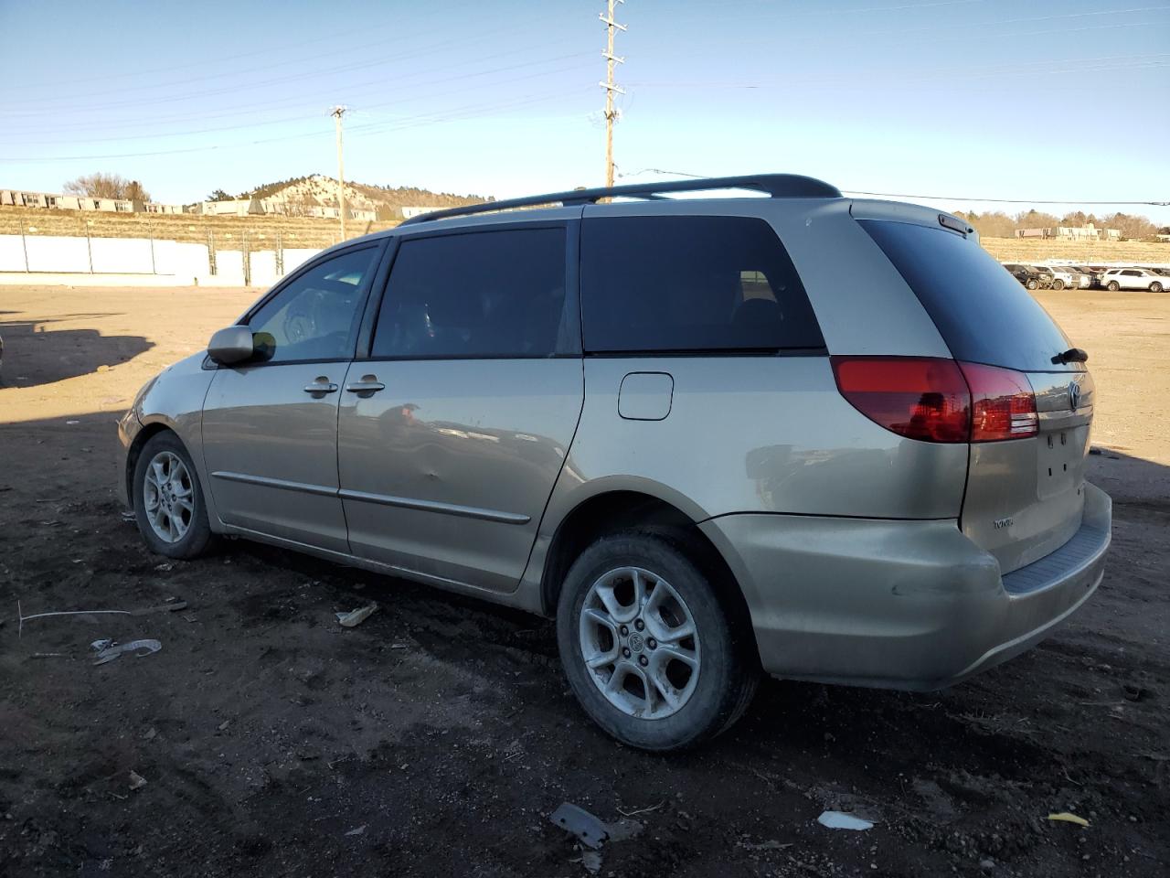 2004 Toyota Sienna - Image 2