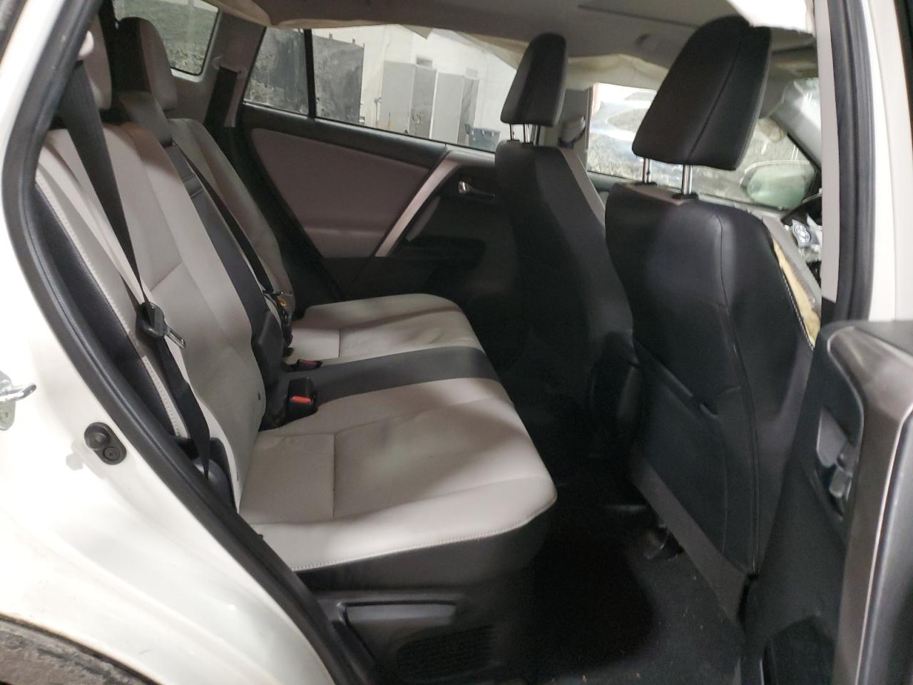 2018 Toyota RAV 4 - Image 12