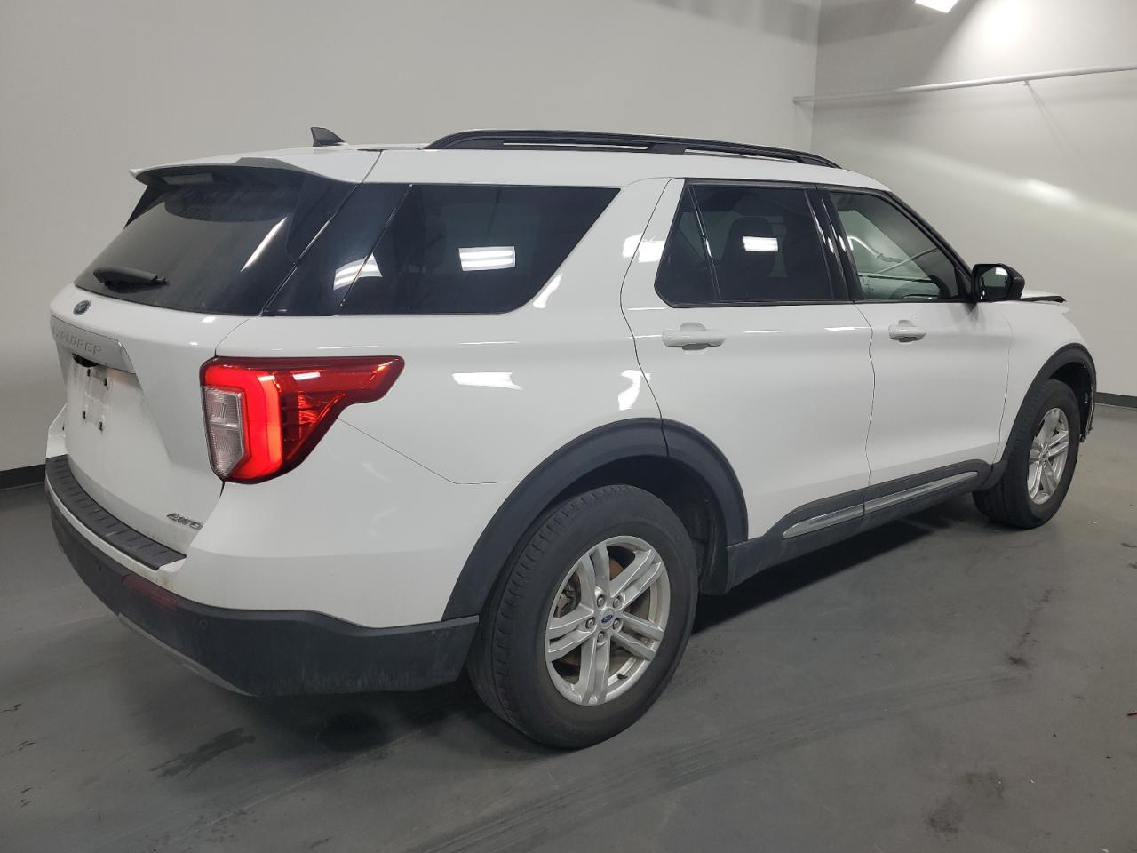 2023 Ford Explorer - Image 3