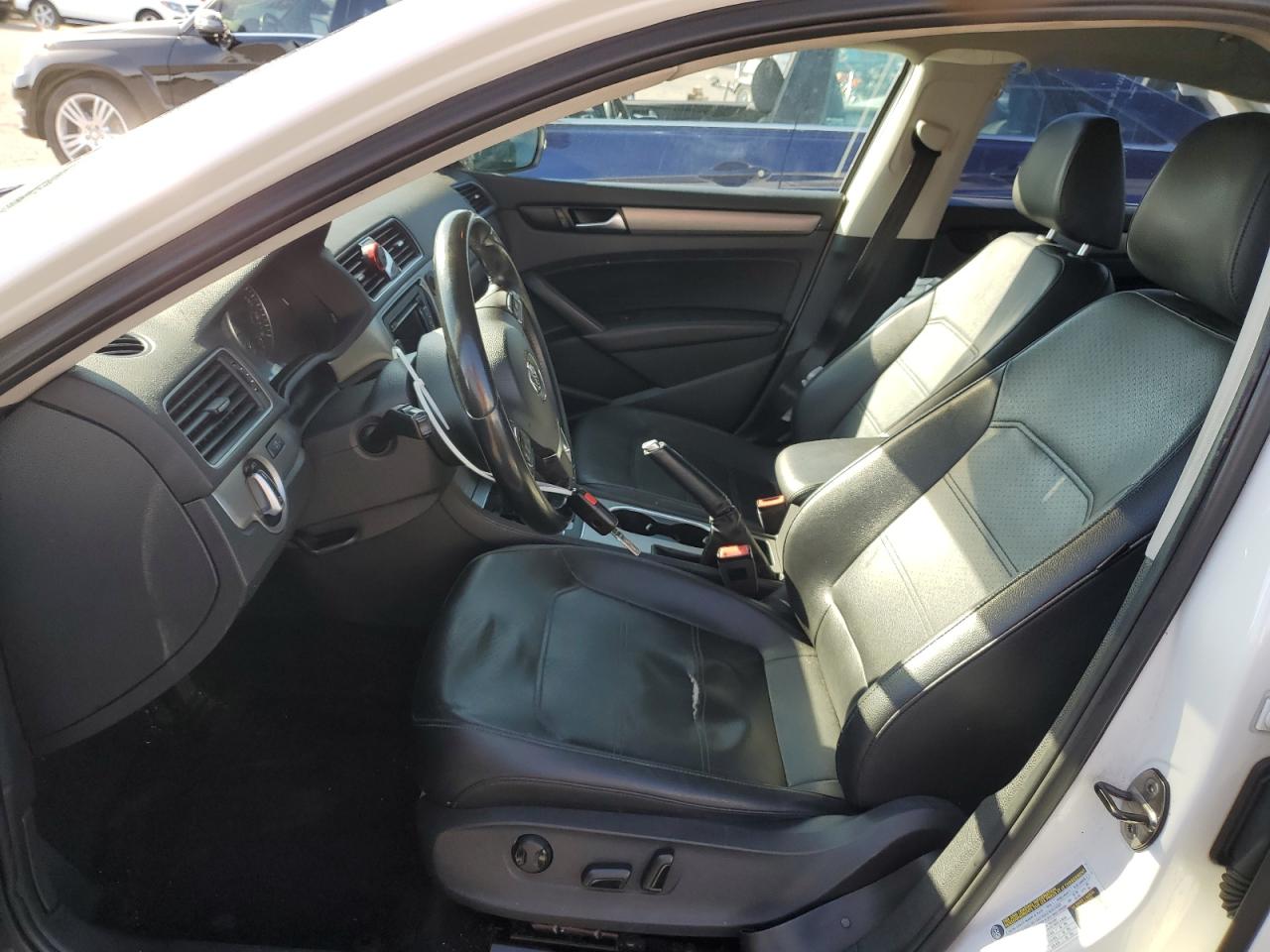 2014 Volkswagen Passat - Image 7