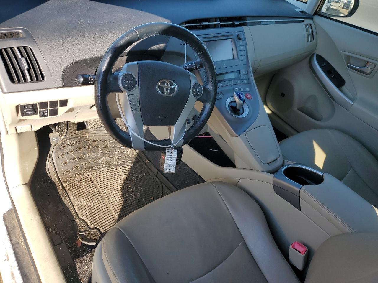 2013 Toyota Prius - Image 8