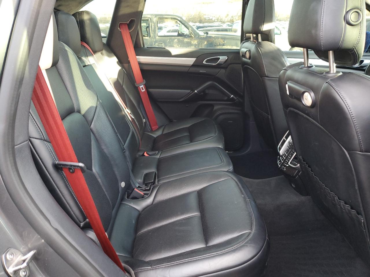 2018 Porsche Cayenne - Image 11