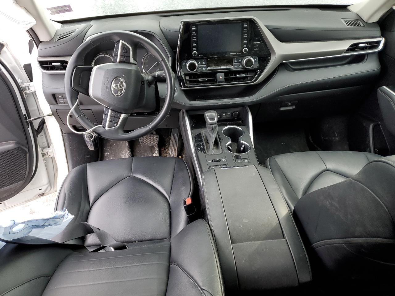 2022 Toyota Highlander - Image 8