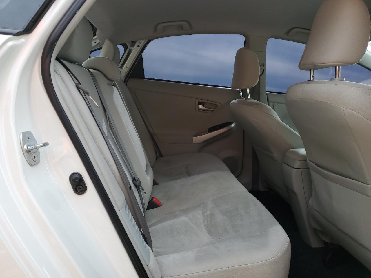 2015 Toyota Prius - Image 11