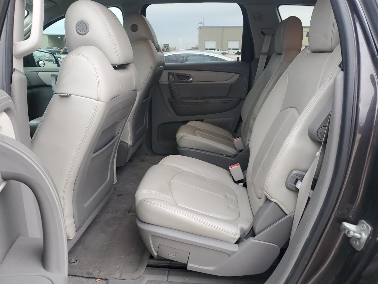 2015 Chevrolet Traverse - Image 11