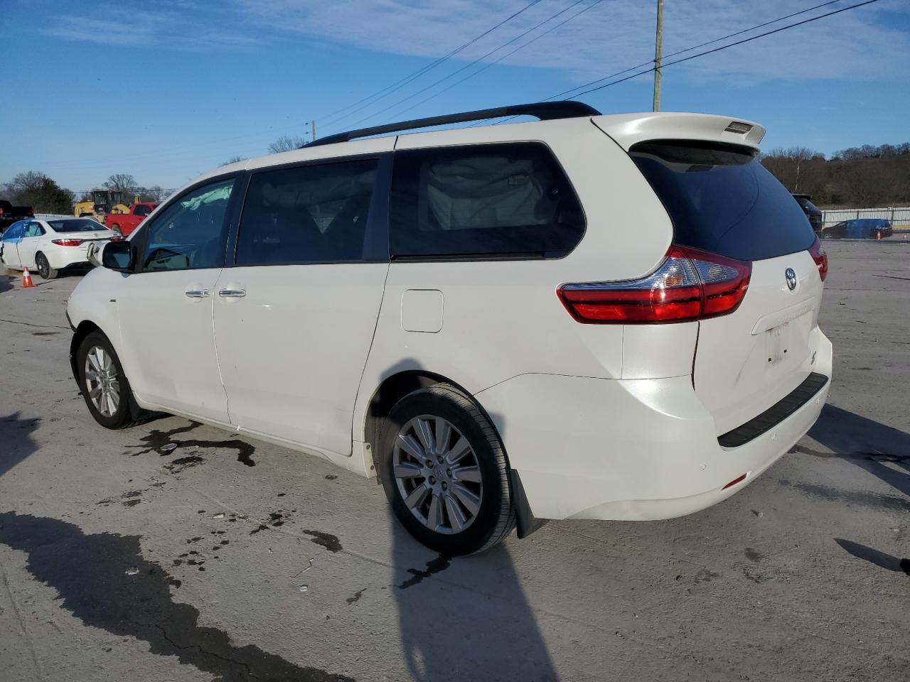 2017 Toyota Sienna - Image 2