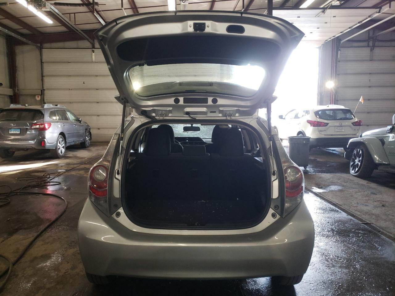 2013 Toyota Prius - Image 6