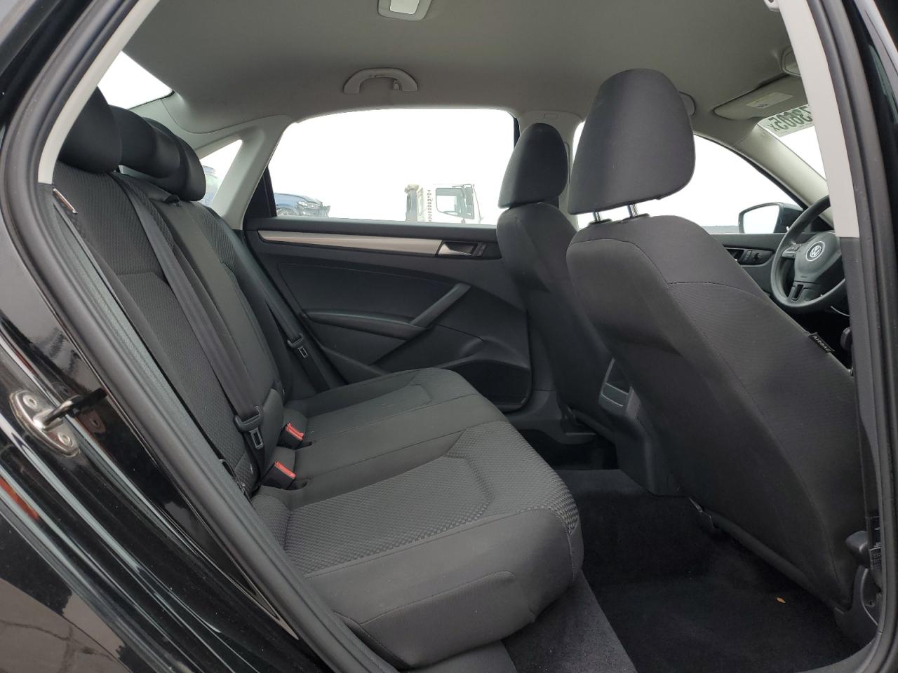 2014 Volkswagen Passat - Image 10