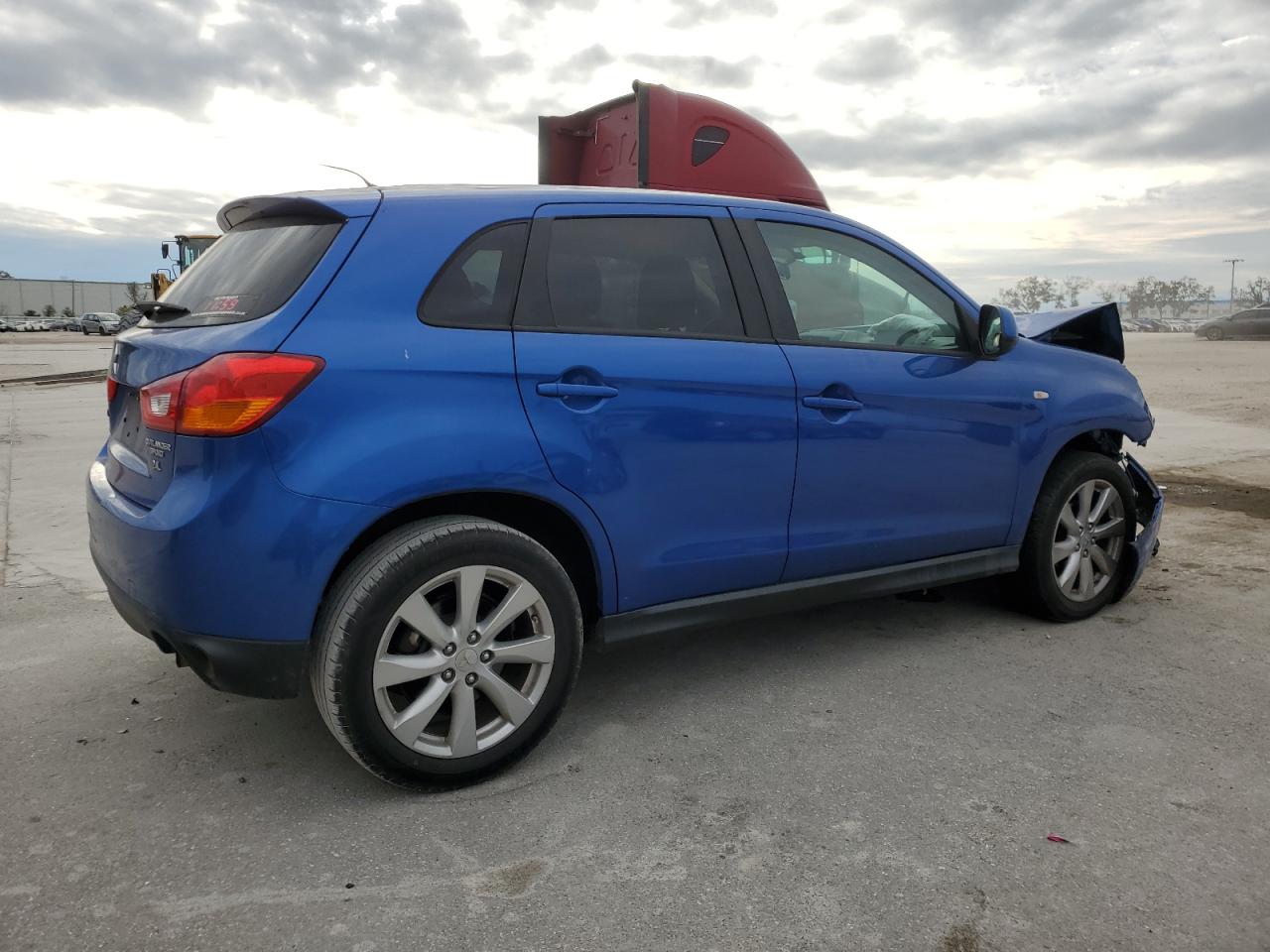 2015 Mitsubishi Outlander - Image 3