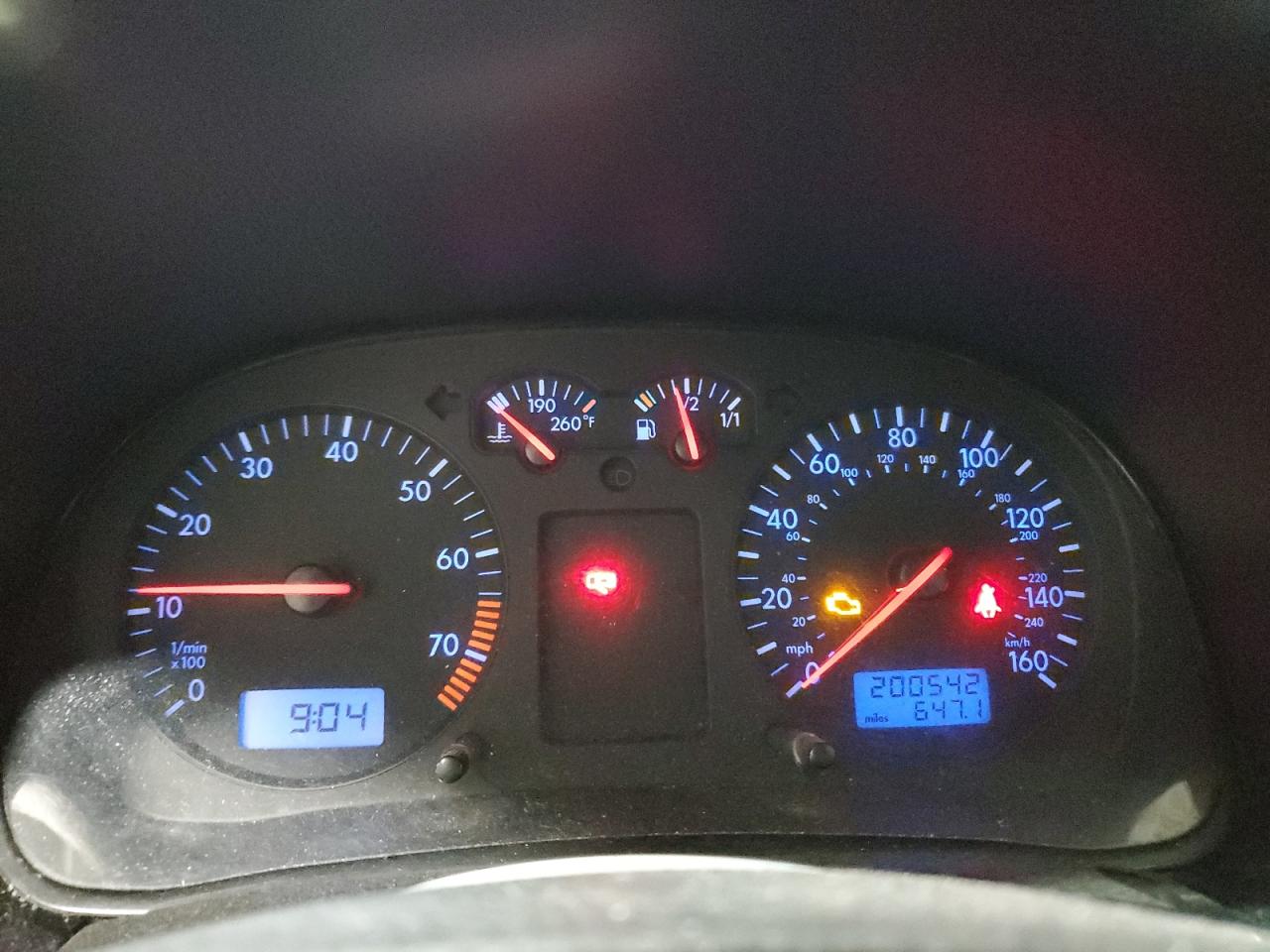2004 Volkswagen Golf - Image 9