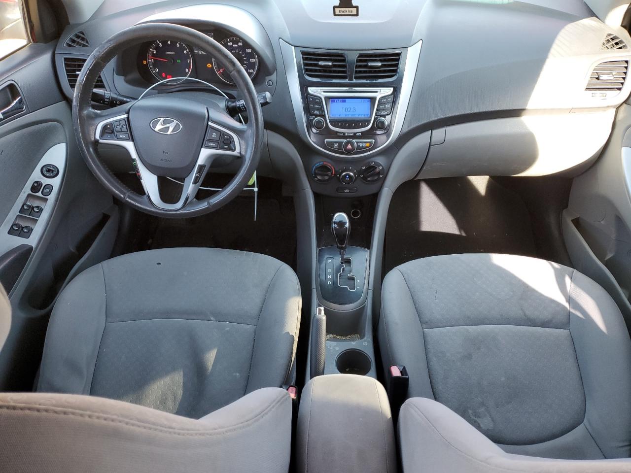 2013 Hyundai Accent - Image 8