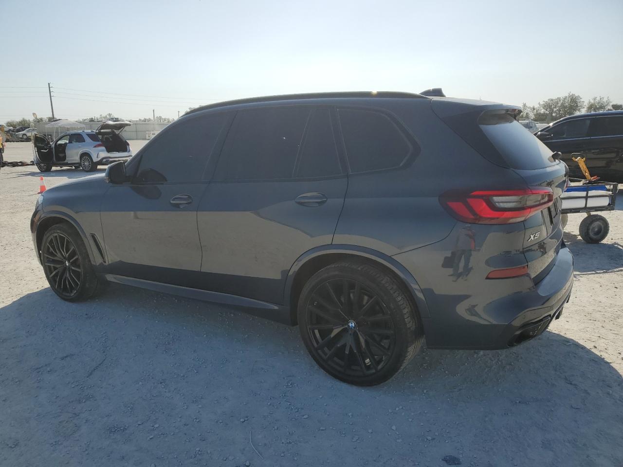 VIN 5UXCR6C04N9L85632 2022 BMW X5 no.2