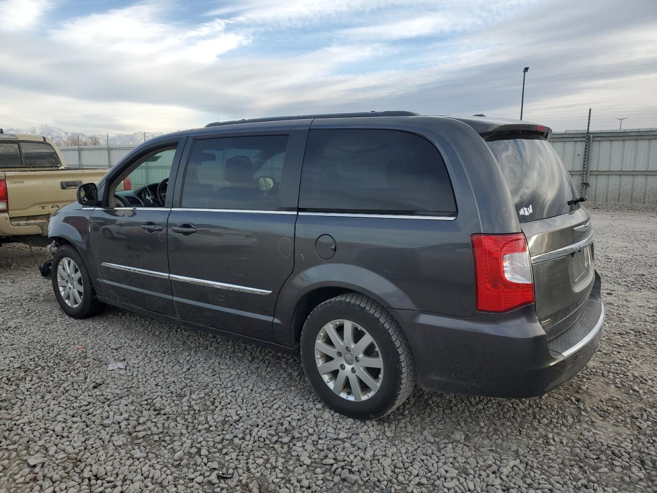 2016 Chrysler Town & Country - Image 2