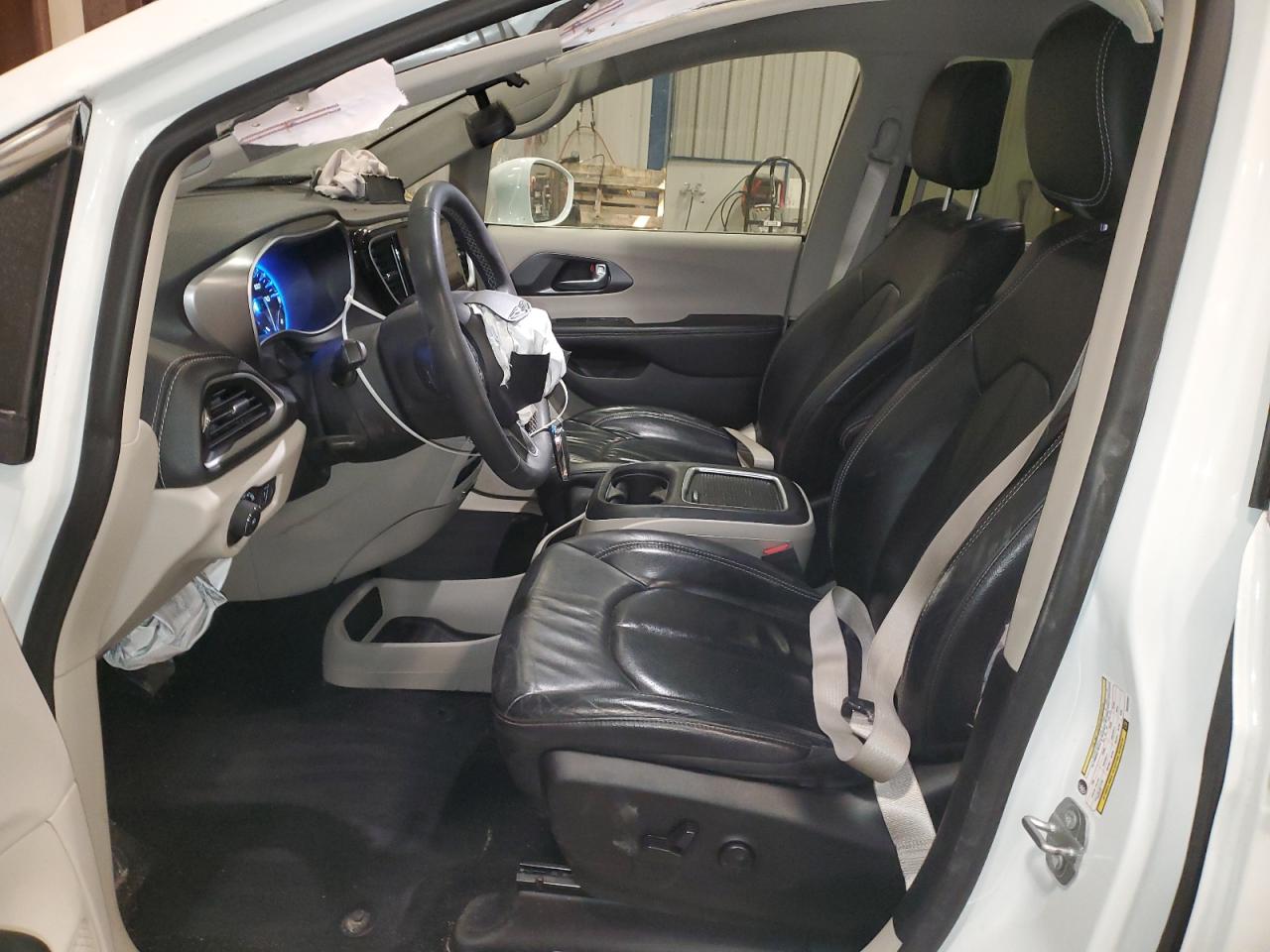 2022 Chrysler Pacifica - Image 7