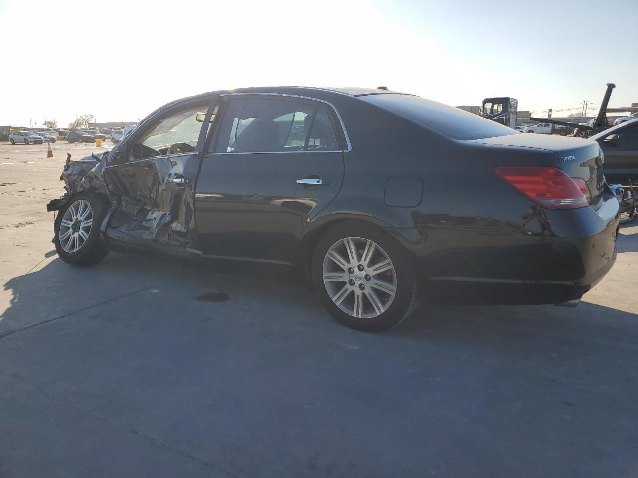 2009 Toyota Avalon - Image 2
