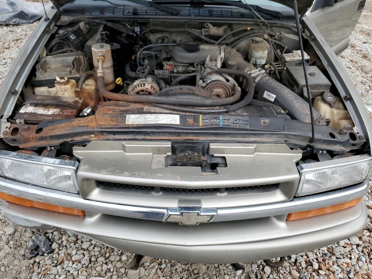2004 Chevrolet S-10 Pickup - Image 11