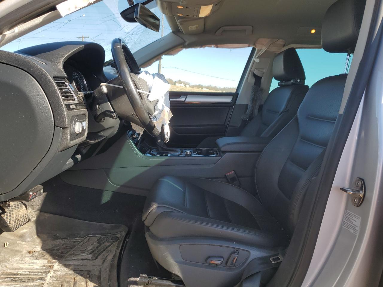 2014 Volkswagen Touareg - Image 7