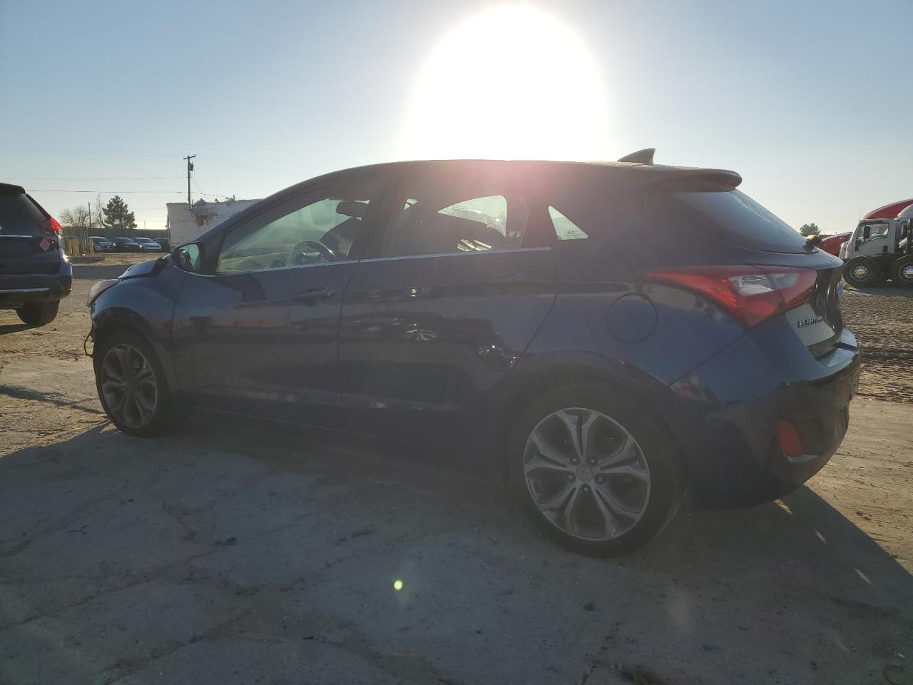 2013 Hyundai Elantra - Image 2