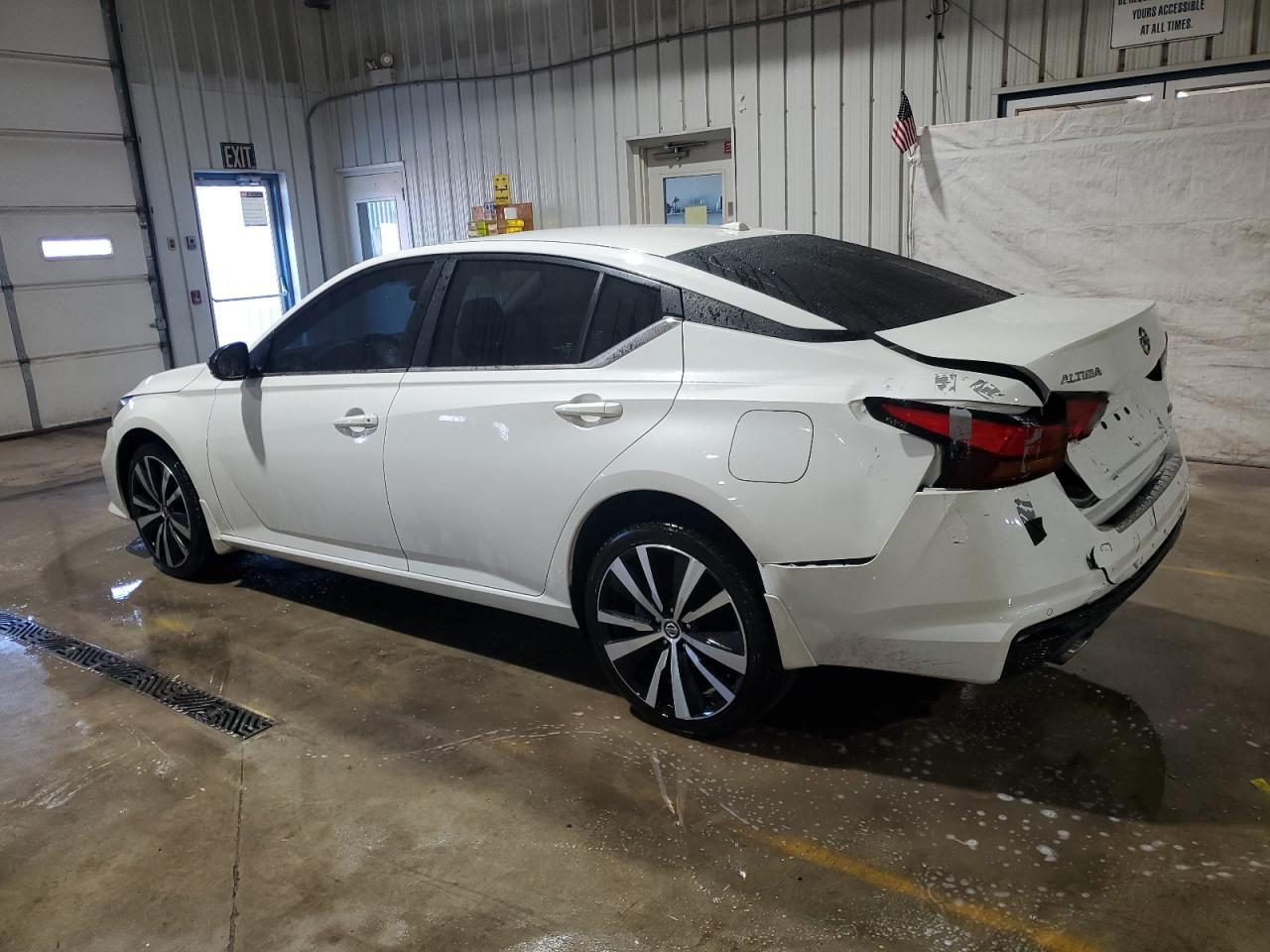 2021 Nissan Altima - Image 2