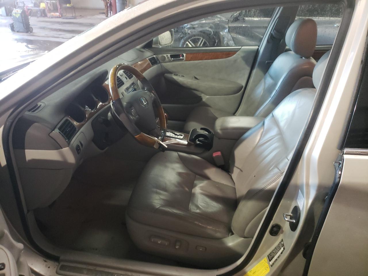 2005 Lexus ES - Image 7
