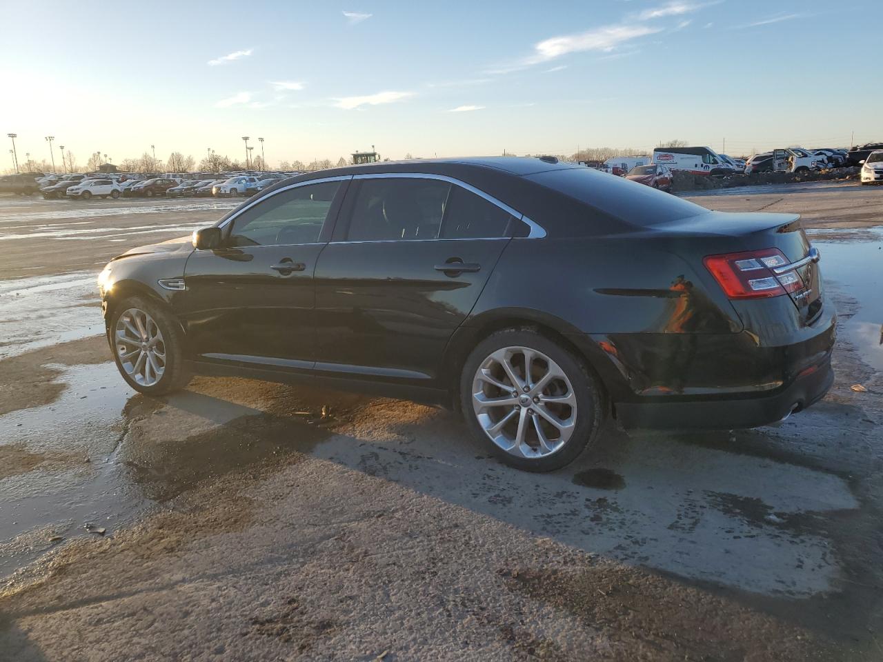 2014 Ford Taurus - Image 2