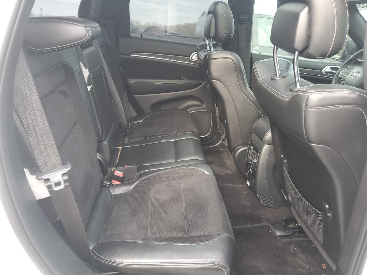 2017 Jeep Grand Cherokee - Image 11