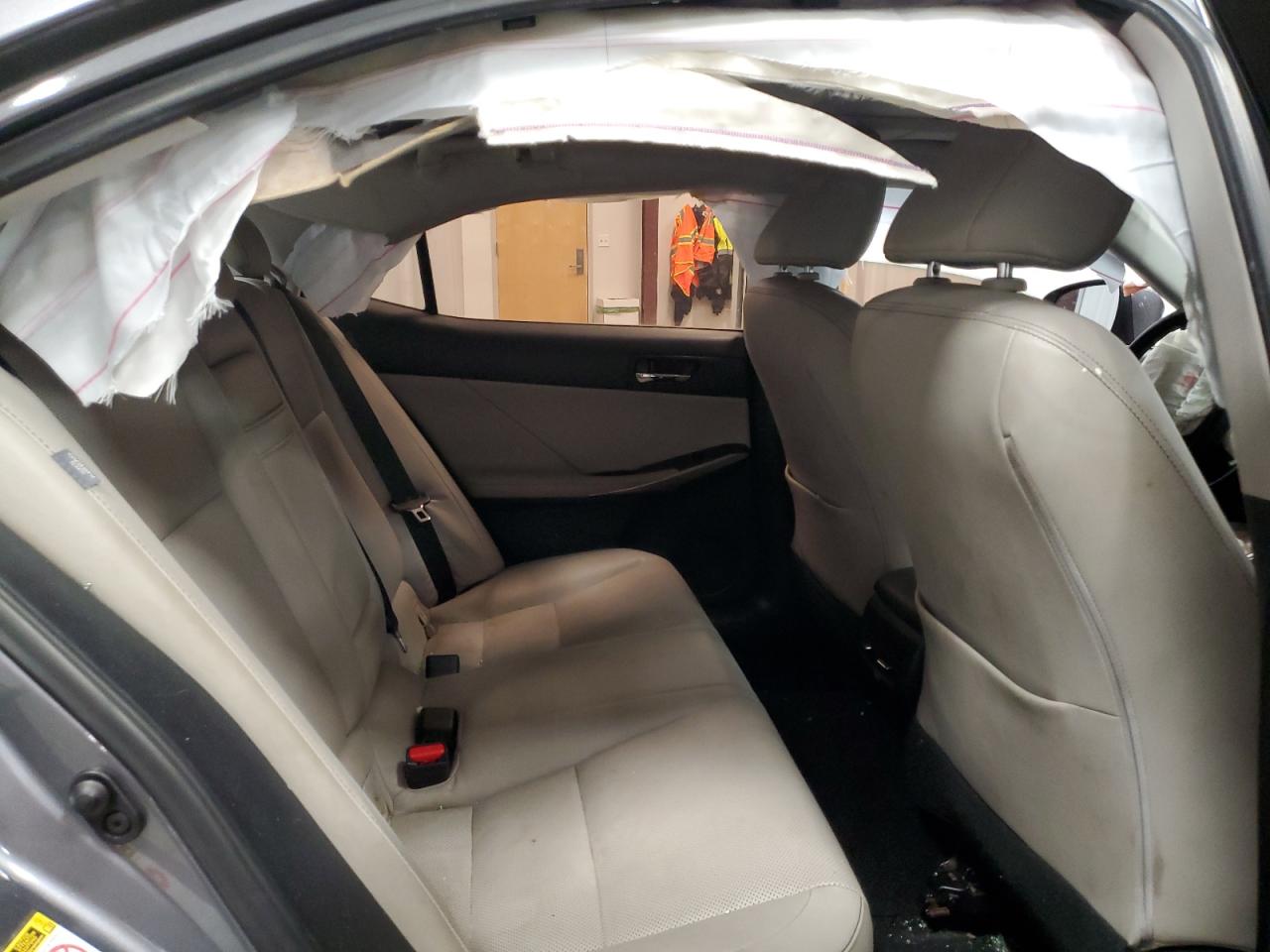 2014 Lexus IS - Image 11