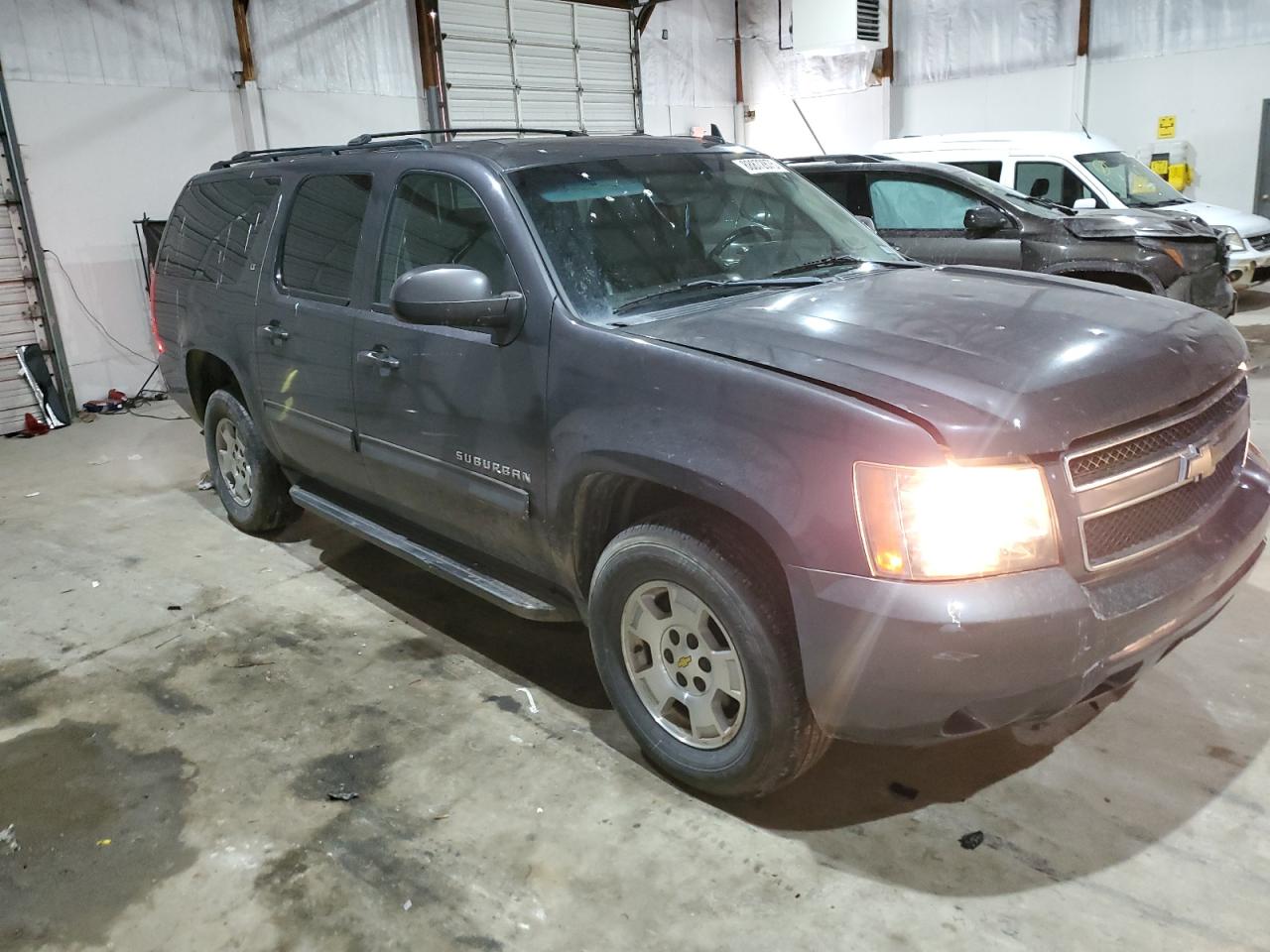 2010 Chevrolet Suburban - Image 4