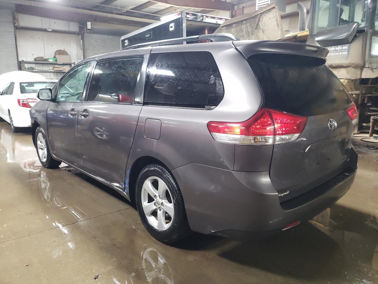 2011 Toyota Sienna - Image 2