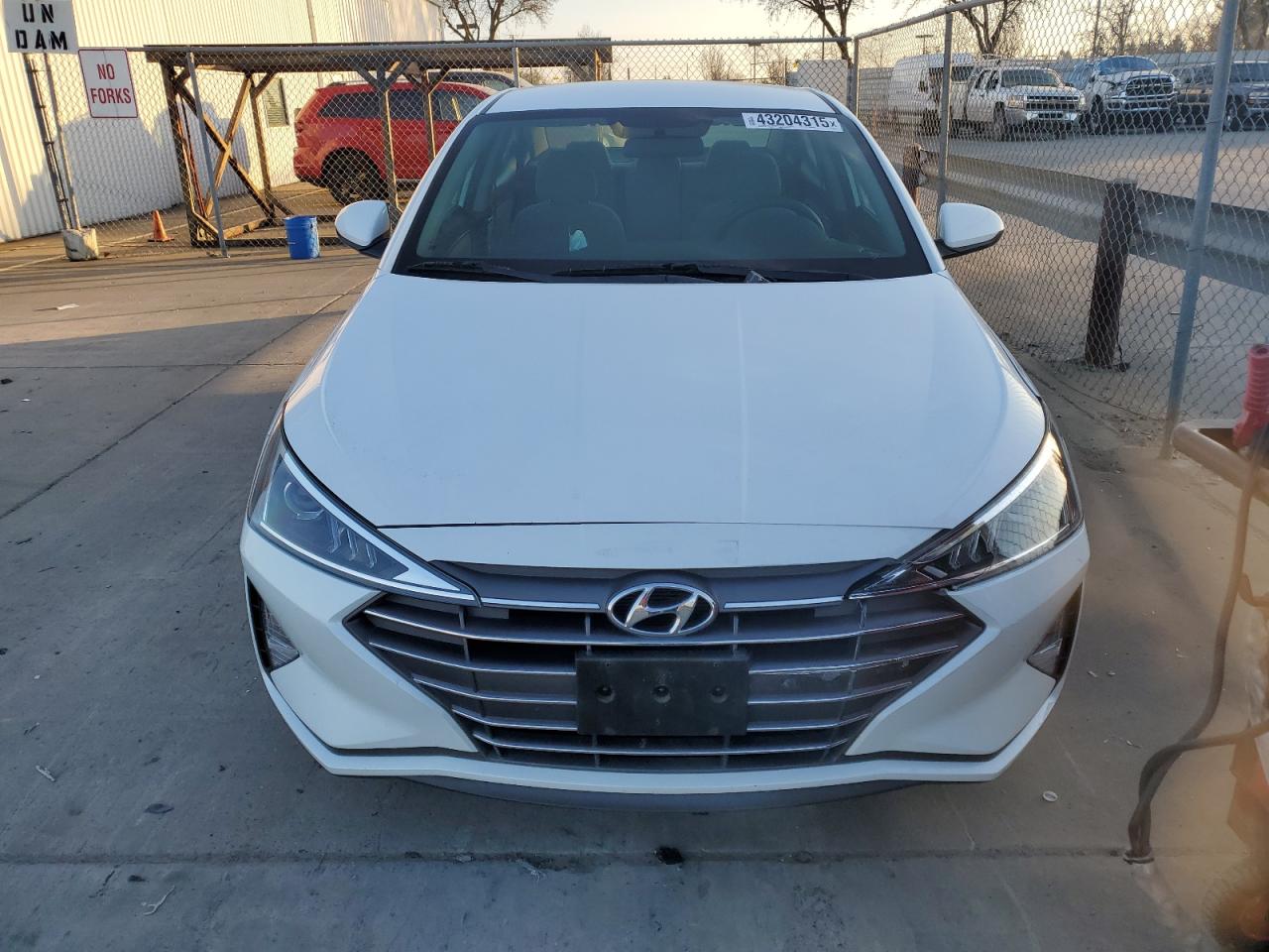 2019 Hyundai Elantra - Image 5