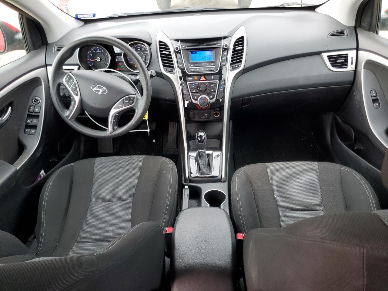 2017 Hyundai Elantra - Image 8