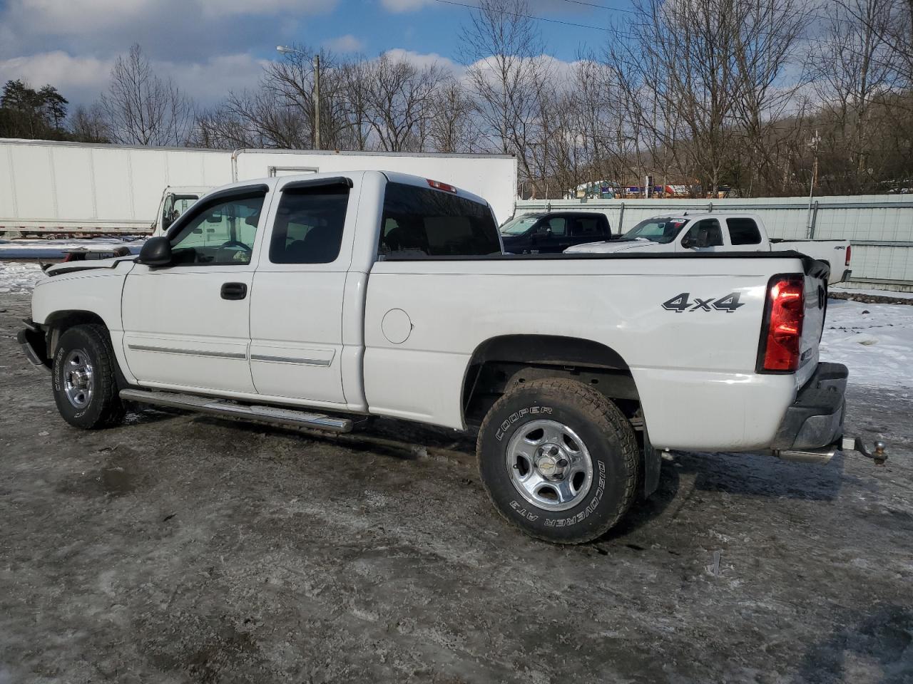 2004 Chevrolet Silverado - Image 2