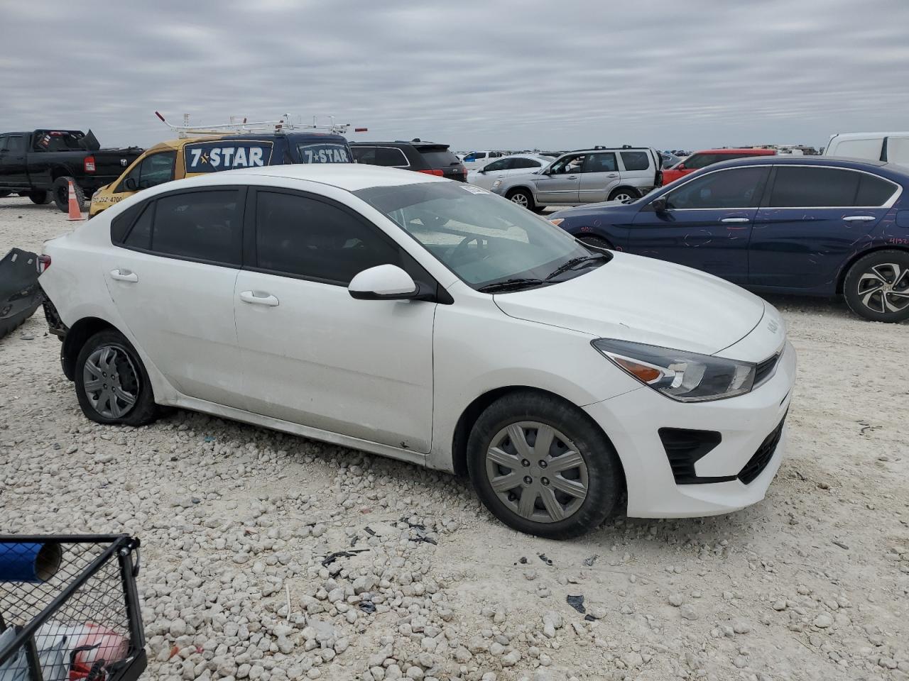 2022 Kia Rio - Image 4