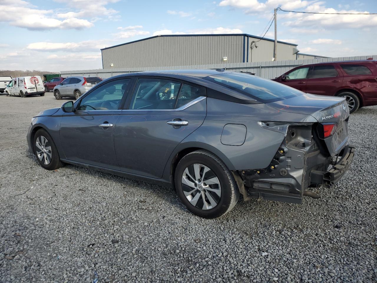 2020 Nissan Altima - Image 2